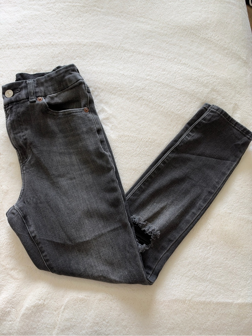 Express Womenโs Charcoal Skinny Jeans